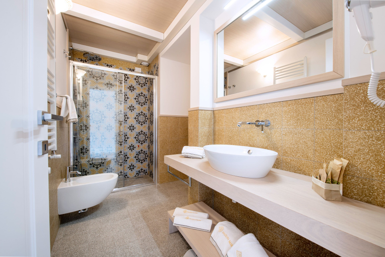 Bathroom 3, Maison Marie, Napoli