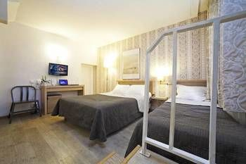 Others 3, Hotel du Moulin, Paris