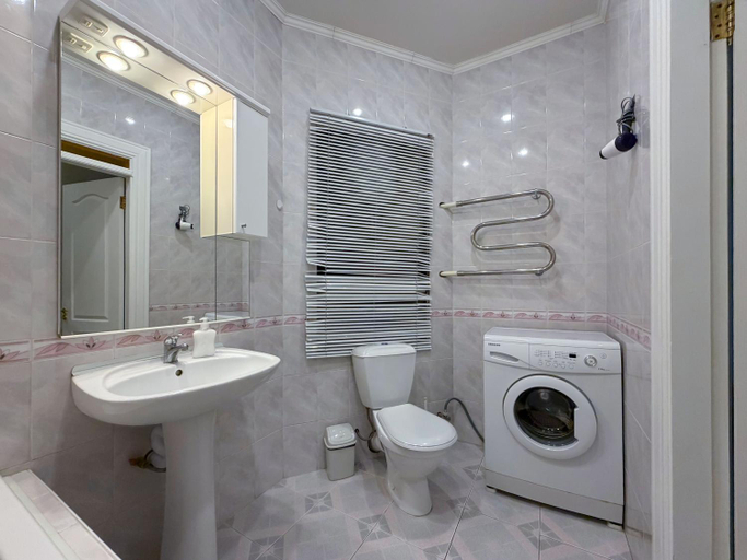 Bathroom 3, Central Apartments Maidan Area, Shevchenkivs'kyi