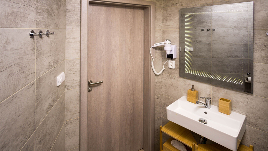 Bathroom 5, Flying Bed Apartment close to Castle, Praha 6
