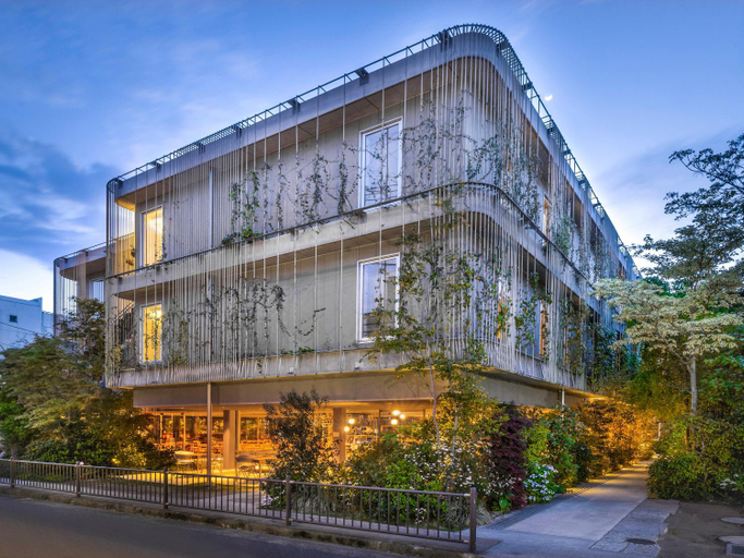 Exterior & Views