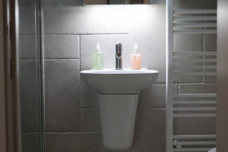 Bathroom 3, St Tudy Inn, Cornwall