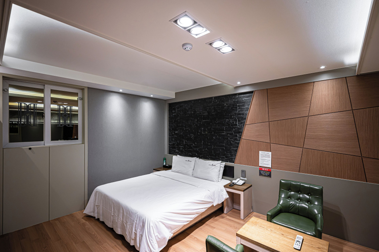 Bedroom 2, Hotel Bom, Pohang