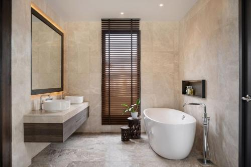 Bathroom 2, Madifushi Private Island, Mulaku Atoll