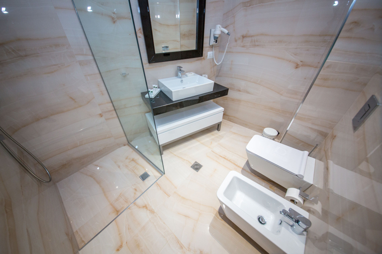 Bathroom 3, Sole Luna Hotel, Sarandës