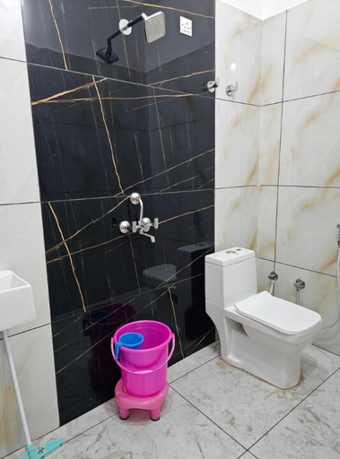 Bathroom, Virat palace Khatu Rd, Sikar