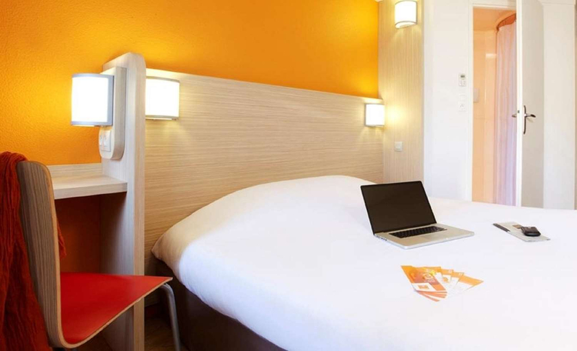 Bedroom 4, Premiere Classe Caen Est - Mondeville, Calvados