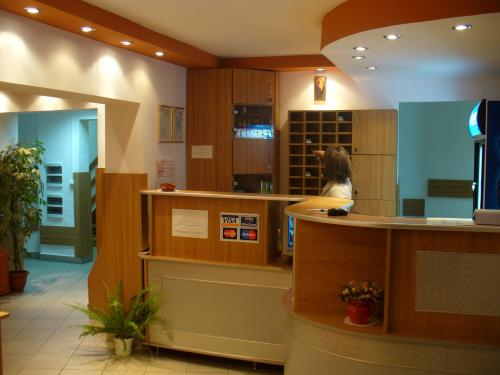 Others 2, Hotel Est, Municipiul Bucuresti