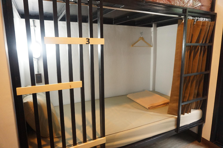 Bedroom 3, Feel Good Bangkok Hostel, Bangkok Noi
