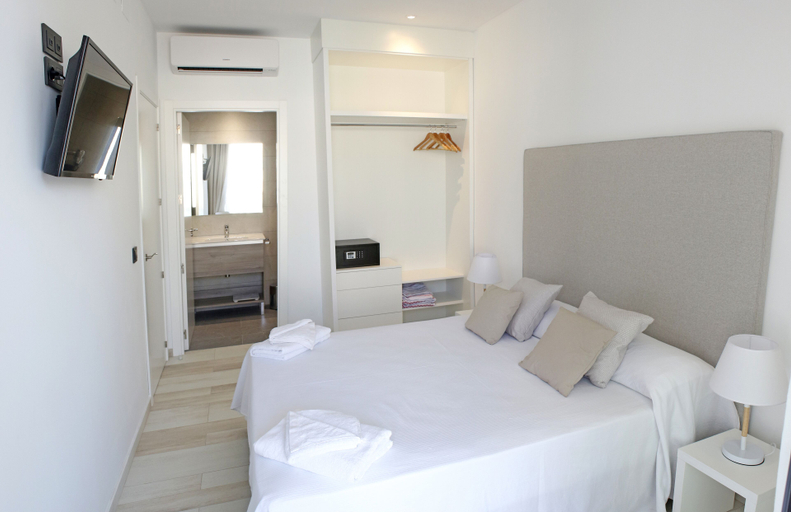 Bedroom 3, AZAHAR BEACH Blue Apartments & Spa, Castellón