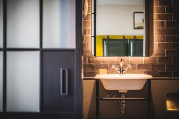 Guestroom 4, Hotel Indigo London - Aldgate, London