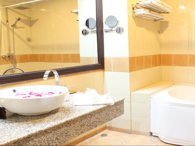 Bathroom 5, Daosavanh Resort & Spa Hotel, Khanthabouly