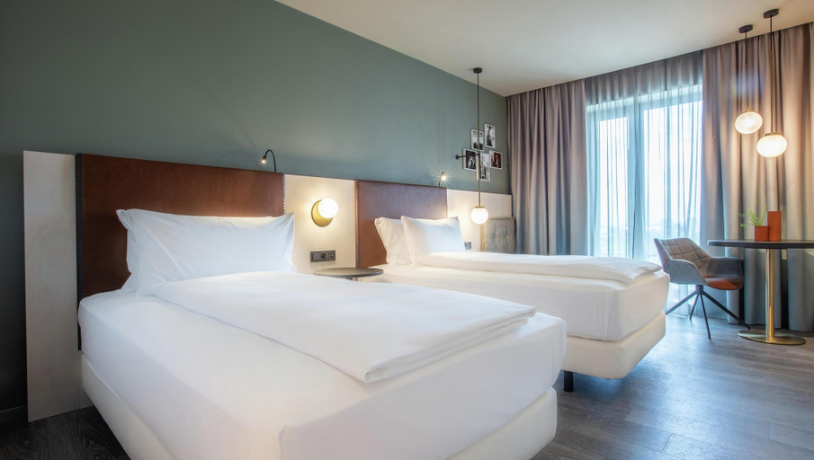 Bedroom 2, Hilton Garden Inn Mannheim, Mannheim