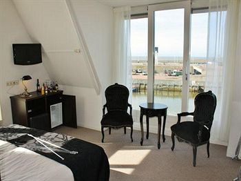 Others 3, Hotel Zeezicht, Harlingen