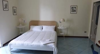 Others 4, BnB Naples, Napoli