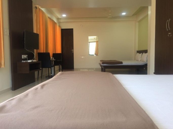 Bedroom 3, Hotel Shivas Inn, Nashik