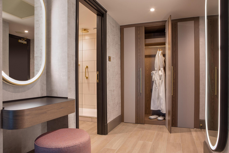 Bathroom 5, Hilton Glasgow, Glasgow