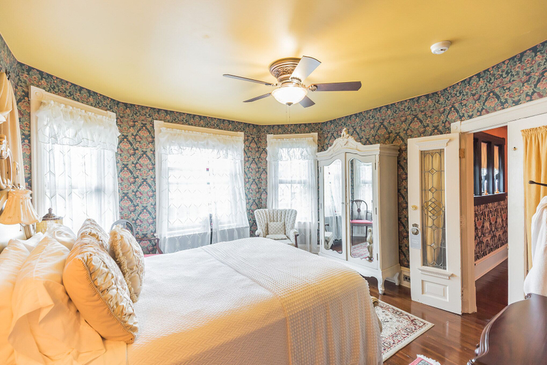 Bedroom 2, The Inn on Holly, Gloucester