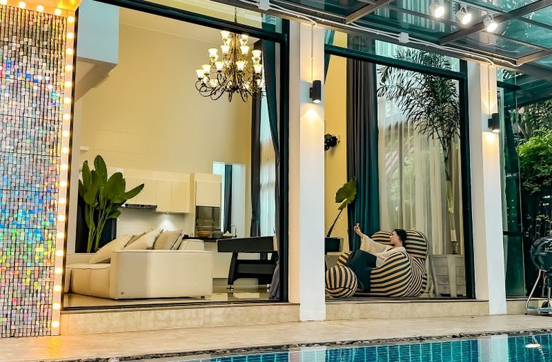 室内游泳池, 189/7bangkok 6 bedrooms private pool villa,1000square summer villa, Wattana