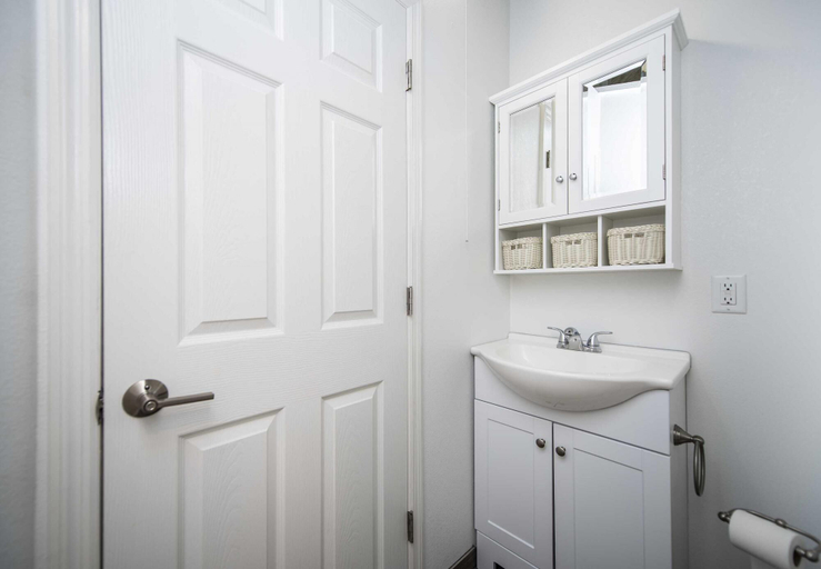 Bathroom, Studio 02 - Lake Sumner, Lake