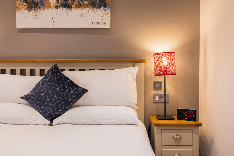 Bedroom 2, Barbican Serviced Apartments LovelyStay, London