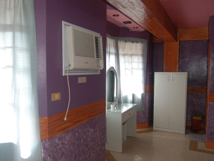 Others 4, Dolor Hotel, Daet