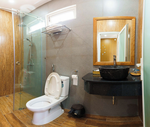 Bathroom 3, Nguyen Thai 2 Hotel, District 12