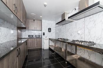 Others 5, Albert Accommodation, Waitakere