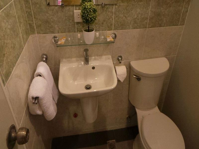 Bathroom, Lorelei Beach Resort, Samal City