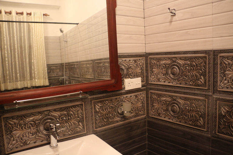 Bathroom 4, The Richmond House Grand, K.F.G. & G. Korale