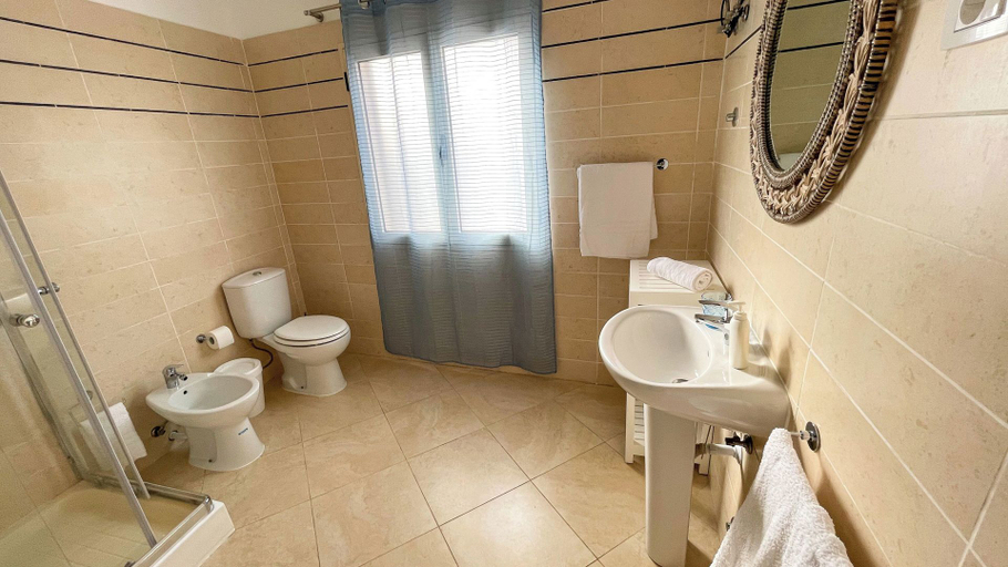 Bathroom 5, Branco Suites 