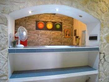 Others 3, Hostel California, Milano