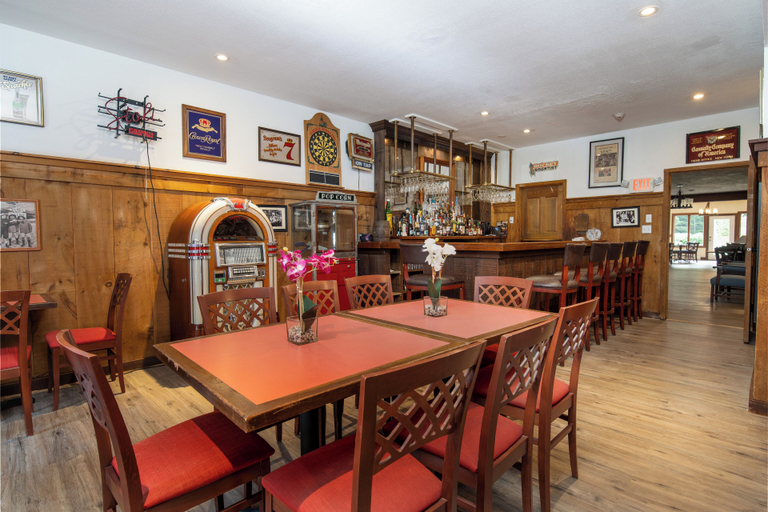 Food & Drinks 5, Grey Bonnet Inn, Rutland