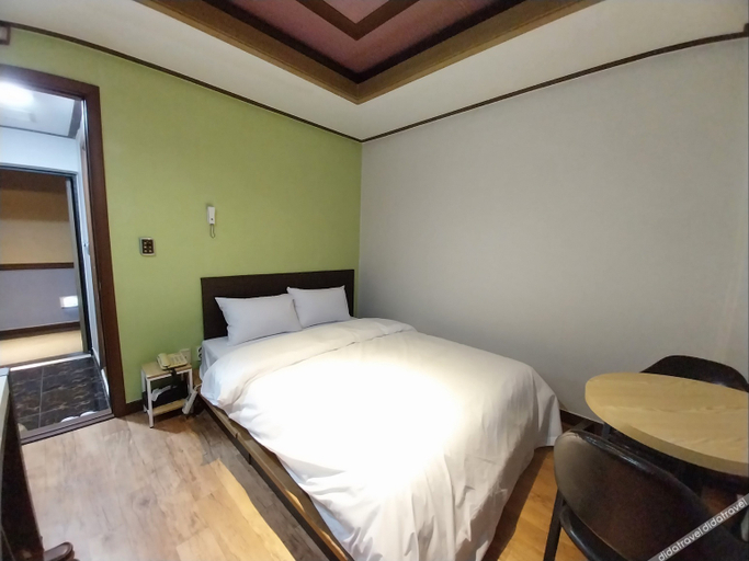Bedroom 4, Incheon (Yeonanbudu) Apple, Jung