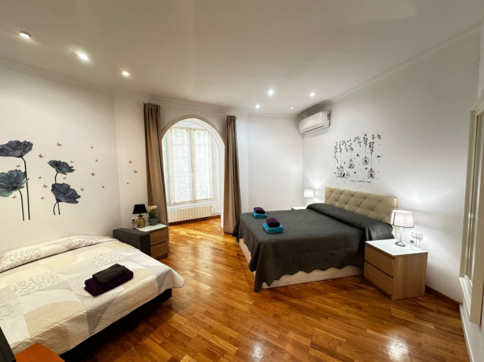 Others 5, Rooms Calabria, Barcelona