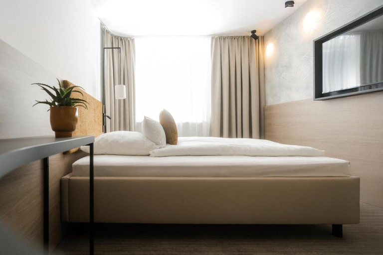 Bedroom 3, Hotel Schloss Montabaur, Westerwaldkreis
