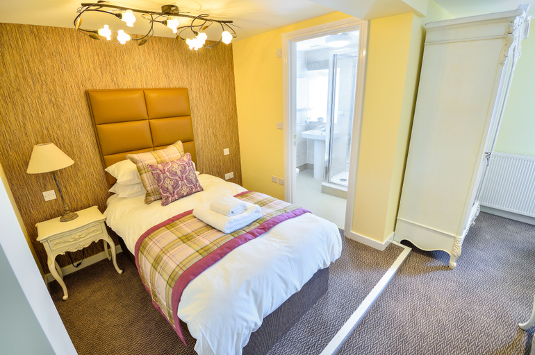 Bedroom 2, The George Hotel, Devon