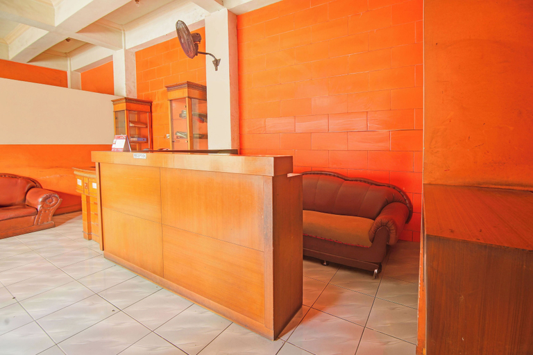 Reception 5, OYO 95189 Aza Guesthouse, Makassar