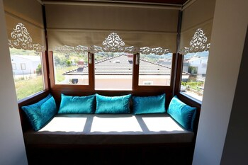 Others 3, Espira Otel, Urla