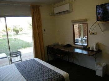 Others 2, Jumbuck Motel, Longreach