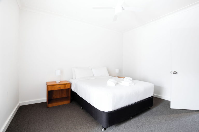Bedroom 3, Unanderra Hotel, Wollongong Bal