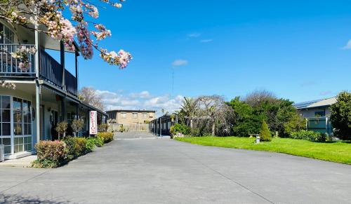 Others 2, Mid Valley Motel, Latrobe - Morwell