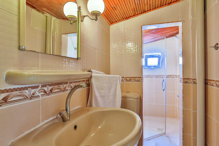 Bathroom 5, Club Hotel Gültur, Ayvacık