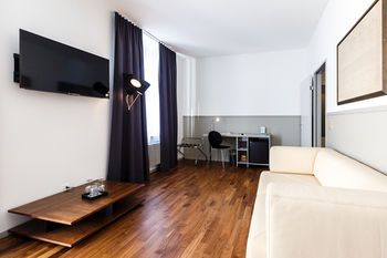 Others 5, Hotel Bleichibeiz, Hinwil