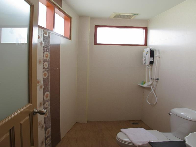 Bathroom, Baan Napak, Amphawa