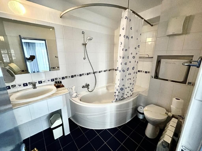 Bathroom 3, Briza Boutique Mamaia, Constanta