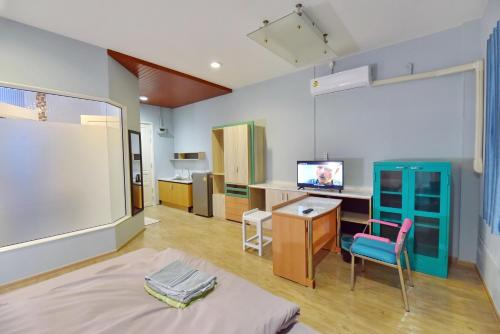 Others 5, 97 Merryland Apartments & Hotel, Bang Pakong
