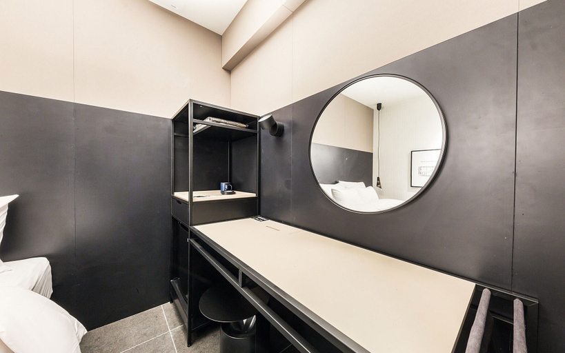 Others 4, Bangbae Hotel 2001, Seocho
