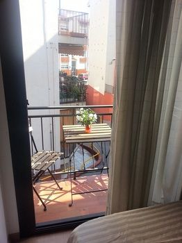 Others 4, Hostal La Lluna, Barcelona