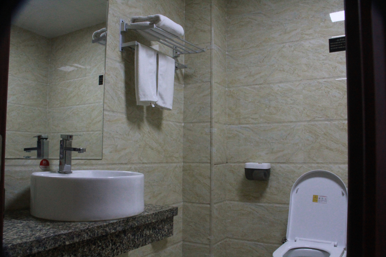 Bathroom, Hailar Dongsheng Luxury Hotel (Hailar Airport Branch), Hulunbuir
